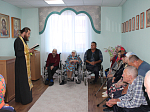 В Кантемировском благочинии священник встретился с жильцами дома-интерната