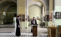 В храме Святой Живоначальной Троицы в рп. Кантемировка прошла соборная панихида в годовщину начала специальной военной операции