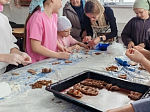 В воскресной группе Михайло-Архангельского храма села Воронцовка прошел мастер-класс по выпечке «Лесенок» и «Жаворонков»
