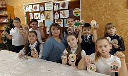 В воскресной школе Михайло-Архангельского храма села Воробьевка состоялся мастер‑класс по изготовлению рождественской игрушки