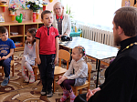 Протоирей Владимир Бирюков посетил дошколят Марьевской школы