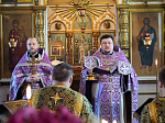 Благочинный Калачеевского церковного округа иерей Иоанн Суздальцев познакомил прихожан Петропавловского храма с иереем Ярославом Манохиным