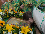 Епископ Россошанский и Острогожский Дионисий совершил Божественную литургию в храме Святого Духа с. Петренково Острогожского района