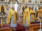 В Свято‑Митрофановском храме села Верхний Мамон прошла Божественная литургия: настоятеля протоиерея Сергия Чибисова поздравили с 60‑летием