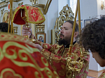 Епископ Россошанский и Острогожский Дионисий совершил венчальную Литургию в храме святителя Митрофана, первого епископа Воронежского, села Верхний Мамон