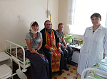 Настоятель храма во имя святой Параскевы Пятницы села Кривоносова поздравил медработников с профессиональным праздником