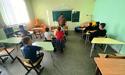 В школе молодого алтарника при Свято-Ильинском кафедральном соборе города Россоши прошло занятие, посвященное первой части Литургии