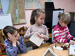 В воскресной школе Петропавловского храма прошёл мастер-класс по изготовлению рождественских украшений