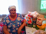 В селе Никольское-1 ко Дню пожилых людей раздали продуктовые наборы при поддержке благотворительного фонда «София»