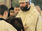 В Рождественскую ночь епископ Андрей возглавил богослужение в главном храме Россошанской епархии