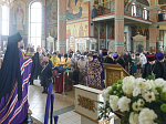 В четверг Страстной седмицы Архипастырь совершил Литургию в Свято-Ильинском кафедральном соборе города Россоши