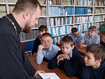 В селе Воронцовка священнослужитель провел ряд просветительских мероприятий, посвященных традициям православной книжности