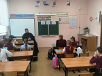От первопечатных книг до цифровых технологий: в школе села Коротояк Острогожского района состоялся диалог священника и школьников