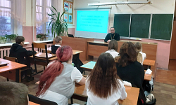 Духовно-нравственные ориентиры: священнослужитель пообщался с учениками средней школы № 6 города Острогожска