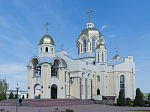 В пятницу Страстной седмицы епископ Дионисий совершил вечерню с выносом Плащаницы Спасителя в Ильинском кафедральном соборе г. Россошь