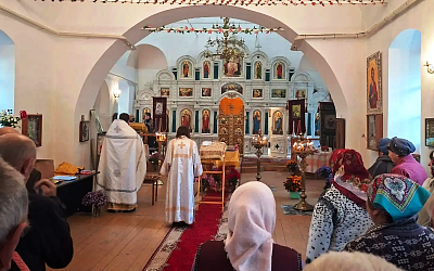 В Иоанно-Богословском храме села Переволочное Калачеевского района молитвенно встретили престольный праздник