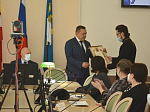 Благочинный передал Архиерейскую грамоту главе администрации Острогожского района