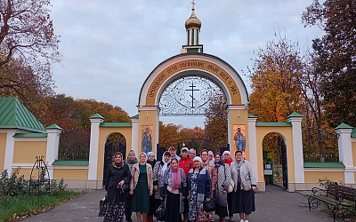 Паломники из Верхнемамонского района совершили поездку в Свято-Серафимо-Саровский мужской монастырь села Новомакарово