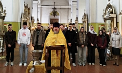 Выпускники Репьевской школы молились о благополучной сдаче экзаменов