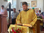Епископ Дионисий совершил Божественную литургию иерейским чином в храме Николая Чудотворца села Талы Кантемировского района