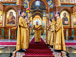 Епископ Россошанский и Острогожский Дионисий в числе сонма Архипастырей совершил Божественную литургию в Благовещенском кафедральном соборе г. Воронежа