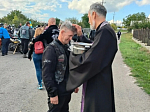 В Богучарском районе священнослужитель совершил молебен о путешествующих для участников мотопробега