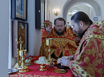 Епископ Россошанский и Острогожский Дионисий совершил венчальную Литургию в храме святителя Митрофана, первого епископа Воронежского, села Верхний Мамон