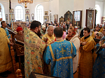 В п. Каменка прихожане поздравили священника с 16-летием священнической хиротонии