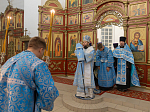 В преддверии престольного праздника Архипастырь совершил всенощное бдение в Покровском храме с. Шапошниковка Ольховатского района