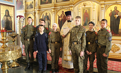 Благочинный Острогожского церковного округа совершил Литургию и вручил представителям образовательных учреждений района благодарственные письма