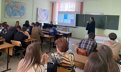 Благочинный Россошанского церковного округа провел встречу со студентами РЭПК