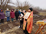 В хуторе Варваровка благочинный совершил молебен с акафистом на месте строящегося храма во имя св. вмч. Варвары