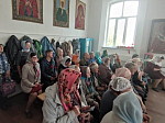 В Михайло-Архангельском храме прихожанок поздравили с православным женским днем