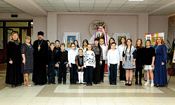 В Кантемировке открылась выставка детских рисунков и картин местной детской школы искусств