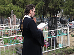 Благочинный совершил чин освящения надгробных крестов и заупокойные литии на могилах приснопамятных острогожских священнослужителе