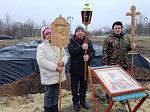 В хуторе Варваровка благочинный совершил молебен с акафистом на месте строящегося храма во имя св. вмч. Варвары