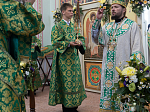 Епископ Россошанский и Острогожский Дионисий совершил Божественную литургию в храме Святого Духа с. Петренково Острогожского района