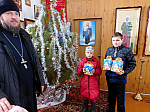 Рождественские подарки детям в храмах Нижнего Мамона
