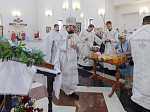 В день престольного праздника Архипастырь совершил Божественную литургию в храме Всемилостивого Спаса города Россошь