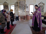 На приходах Богучарского благочиния священнослужитель совершил Таинство Соборования в преддверии Страстной седмицы