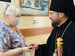 В день Светлого Христова Воскресения Архипастырь посетил пациентов и медперсонал различных отделений БУЗ ВО «Россошанская районная больница»
