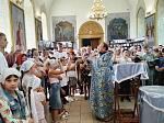  Благочинный совершил молебен на начало нового учебного года и вручил детям подарки в рамках акции «Собери ребенка в школу»