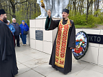 В поселке Каменка состоялась панихида по погибшим воинам в парке Победы 