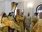 В Неделю 8-ю по Пятидесятнице епископ Дионисий совершил Божественную литургию в Воскресенском соборе Белогорского мужского монастыря