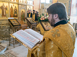 В день памяти священномученика Петра, архиепископа Воронежского, епископ Россошанский и Острогожский Дионисий сослужил митрополиту Воронежскому и Лискинскому Сергию за богослужением в Алексиево-Акатовом монастыре