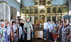 На приходе Спасского храма села Ближняя Полубянка помолились перед чудотворным образом Божией Матери «Оршанская»