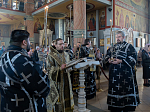 Епископ Дионисий совершил утреню Великого Пятка с чтением двенадцати Страстных Евангелий в Ильинском кафедральном соборе г. Россошь