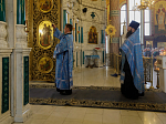 Накануне праздника Успения Пресвятой Богородицы Архипастырь совершил всенощное бдение с чином Погребения Плащаницы Божией Матери в Ильинском кафедральном соборе Россоши