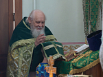 Епископ Россошанский и Острогожский Дионисий совершил Божественную литургию в храме Святого Духа с. Петренково Острогожского района