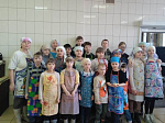 В Петропавловке для воспитанников воскресной школы организовали мастер-класс по изготовлению жаворонков